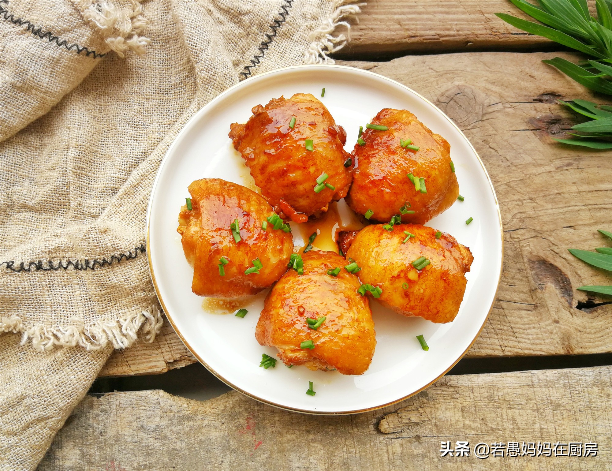 鸡翅包饭不用烤箱只用锅子,网红小吃鸡翅包饭视频
