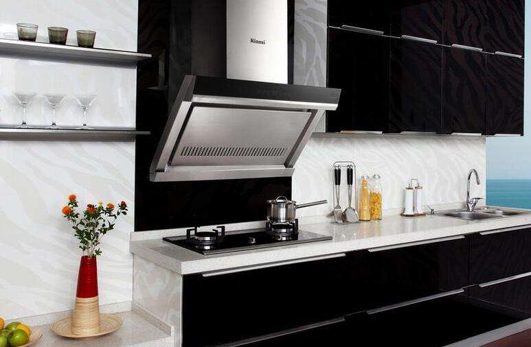侧吸油烟机和顶吸油烟机哪个好用,厨房装修油烟机和灶具怎么选
