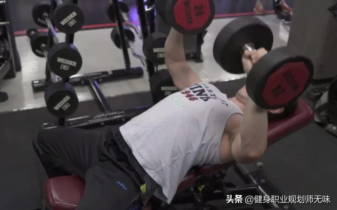 练胸一直没有泵感怎么办,练胸不酸胀了怎么加强度