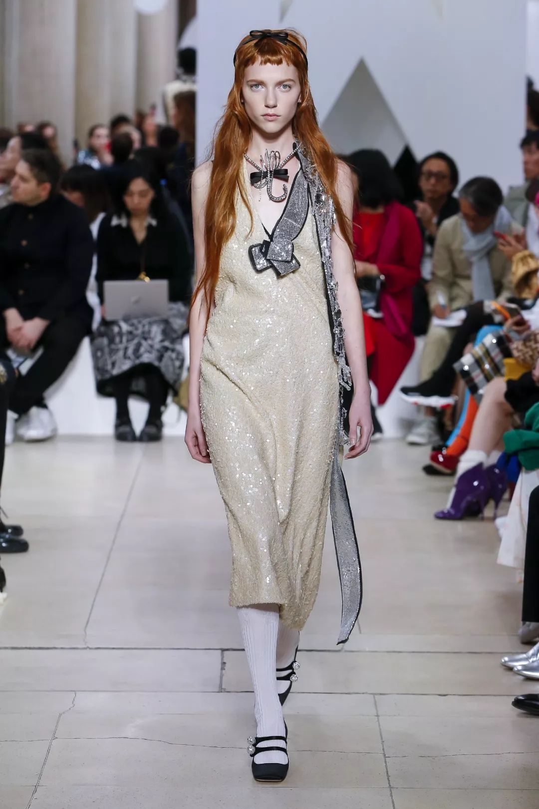 时尚穿搭袜子这样穿时髦又好看,花边袜子怎么穿时髦