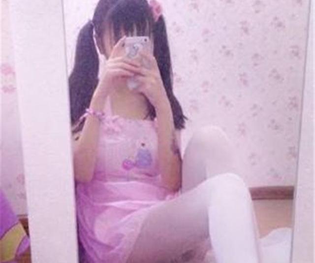 00后女孩在网上晒照片,00后女孩晒照片