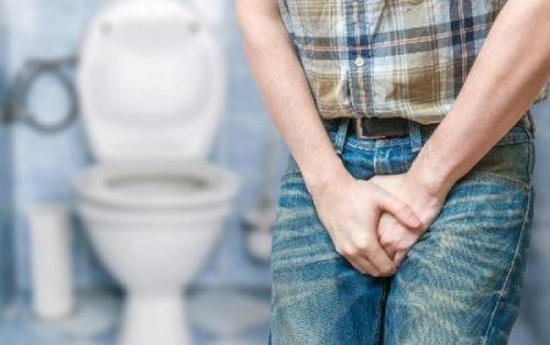 尿尿像尿血是怎么回事,排尿有血尿是什么原因