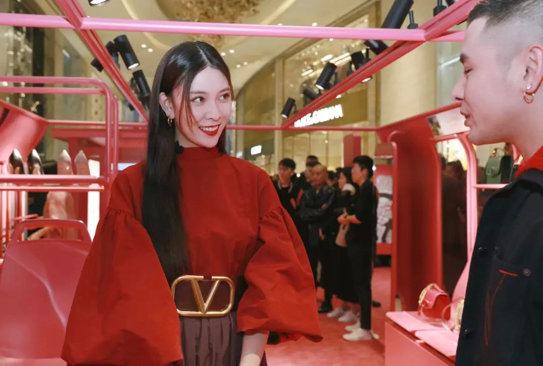 我抓住了一位资深柜员，道出了如何让你掏钱买包的秘密