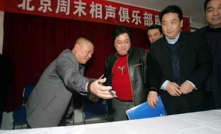 岳云鹏郭德纲大多少岁,岳云鹏14岁郭德纲26岁