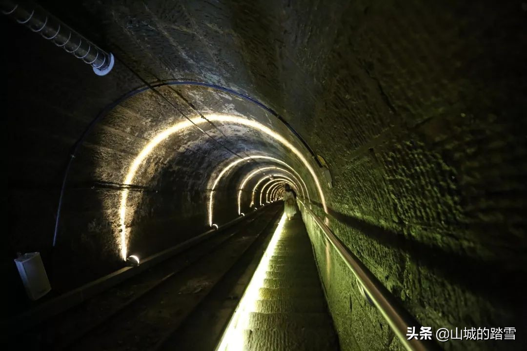 乐山嘉阳小火车值得去吗,嘉阳小火车与乐山大佛相隔多远