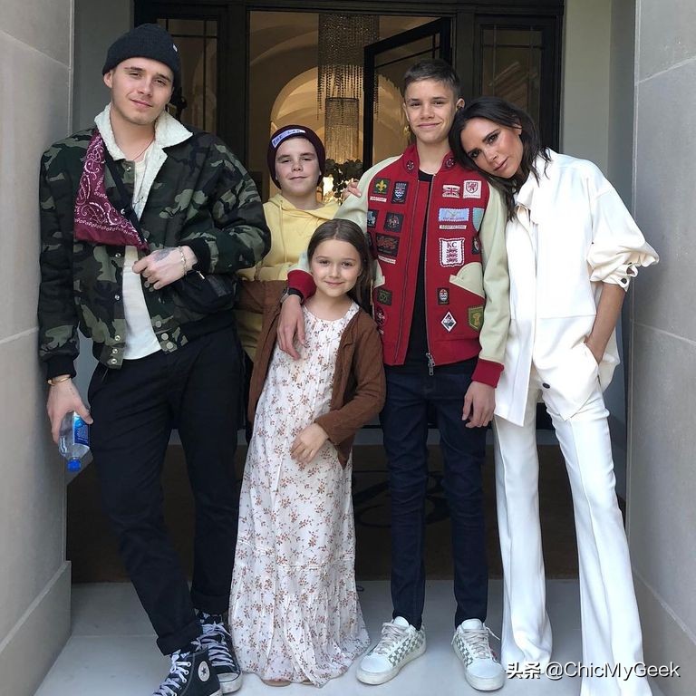 哈珀塞文贝克汉姆妈妈的时尚单品 (贝克汉姆大女儿穿衣风格)