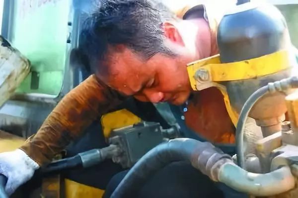 开挖机好还是铲车好,开挖机好还是数控好