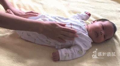 宝宝总是憋气蹬腿大哭怎么回事,宝宝蹬腿憋气手乱挥是什么问题