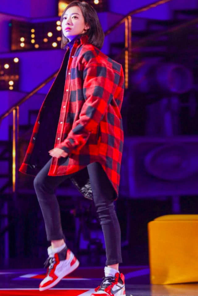 高颜值球鞋女生,颜值超高的球鞋女生200以下