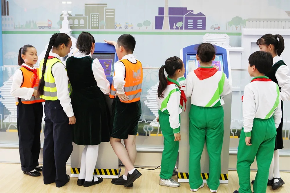 宝山这所学校“延时更延爱”的举动让“课后三点半”不再是问题！