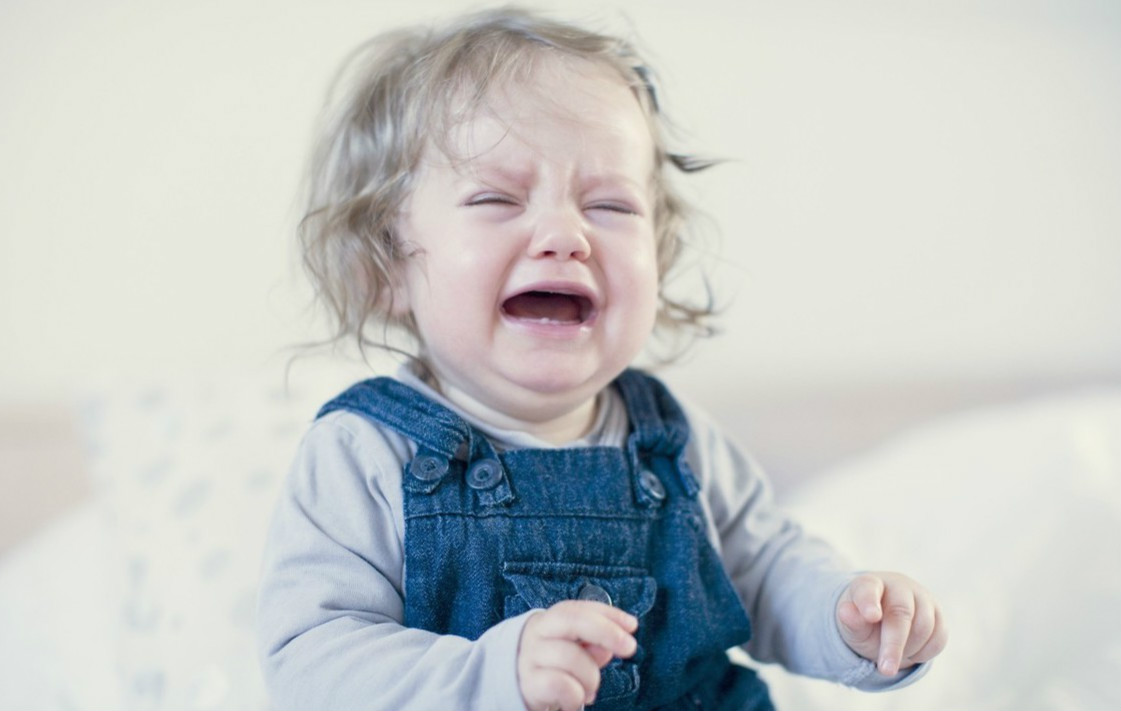 孩子被东西卡到喉咙,小孩子被东西卡喉咙怎么样正常