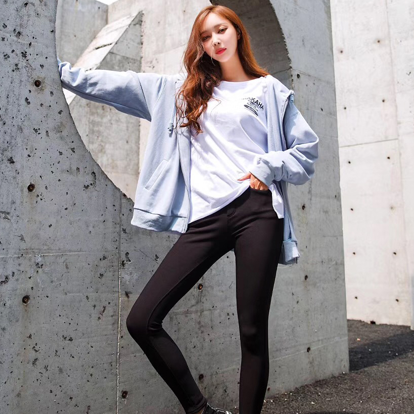 跟着抖音小姐姐们种草小脚魔术裤，这个秋天你就是腿精本精