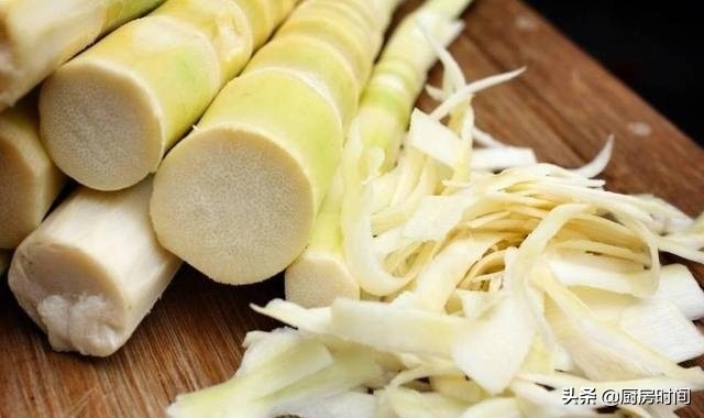 已经炒好的竹笋苦的怎么去除苦味,新鲜竹笋焯水后有苦味能泡一夜吗