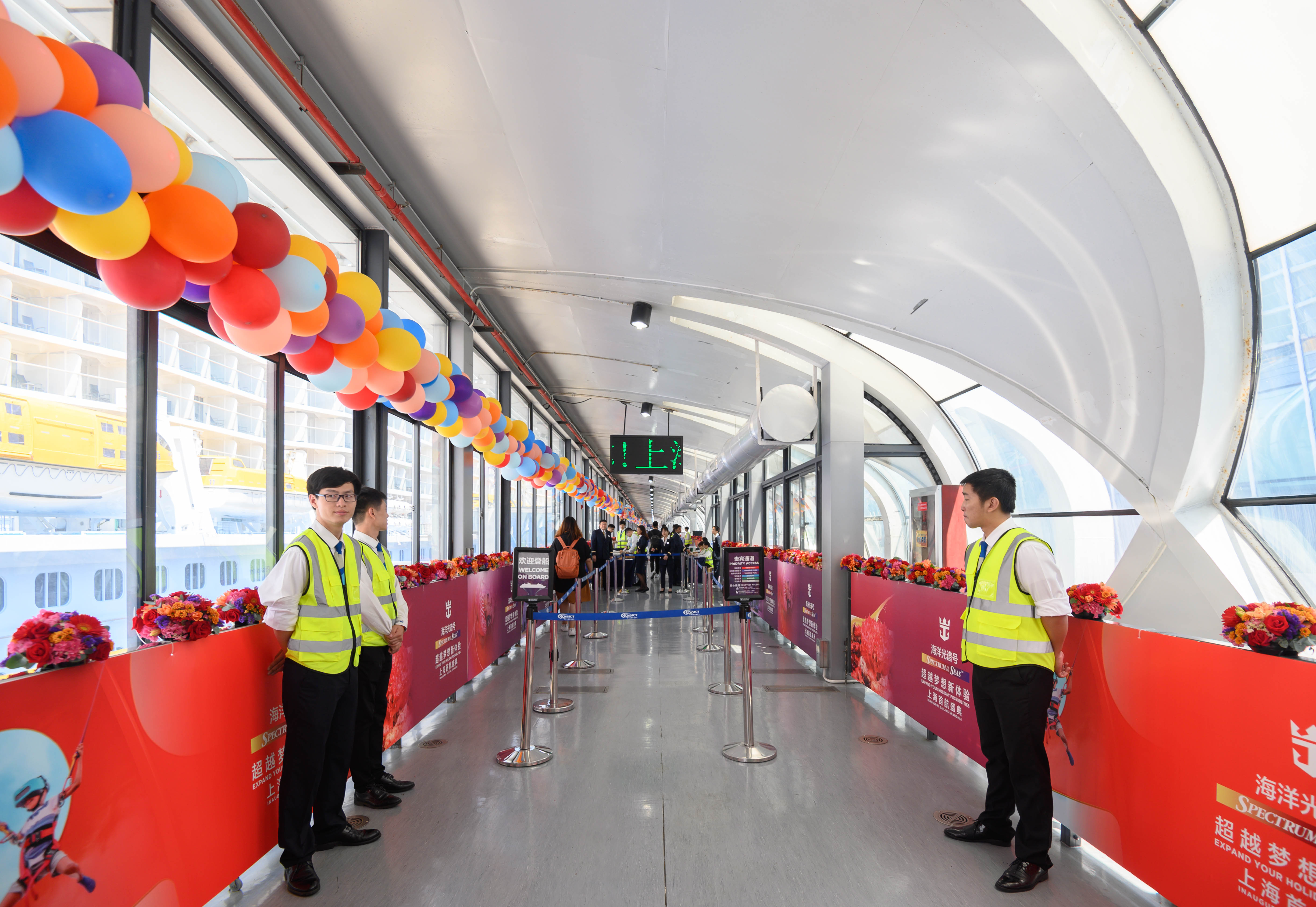 世界第一艘豪华邮轮,世界最大豪华邮轮首航