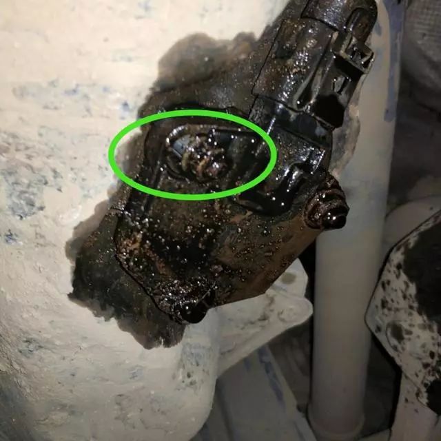 迈腾发动机漏油处理方法,新迈腾发动机漏油怎样解决