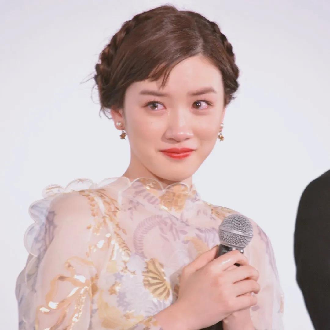 塌鼻子女孩怎么上镜,塌鼻子的女人如何打扮