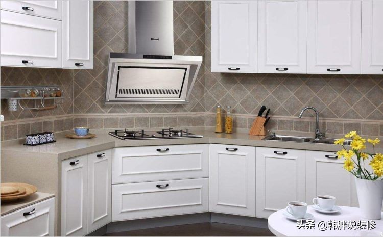 顶吸和侧吸油烟机哪个更适合爆炒,油烟机顶吸和侧吸哪个更适合家用