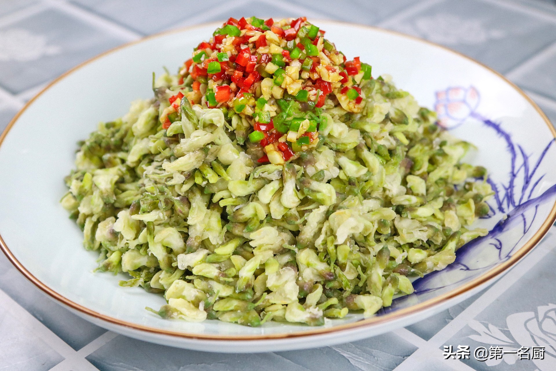 原来饭店是这样蒸槐花的，清香软嫩，不粘不坨，看完长知识了