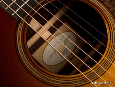 [AG杂志]改良后的Taylor 712e12 品吉他音质甜美