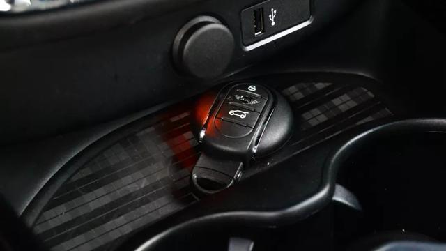 灵巧好开的车,五十万的两开门宝马mini