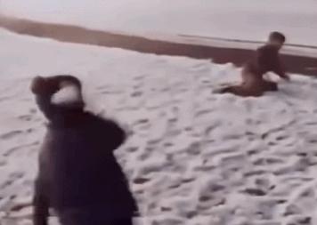 英女王下令封杀50年！王室私生活*片禁**遭泄露，百万人在线吃瓜