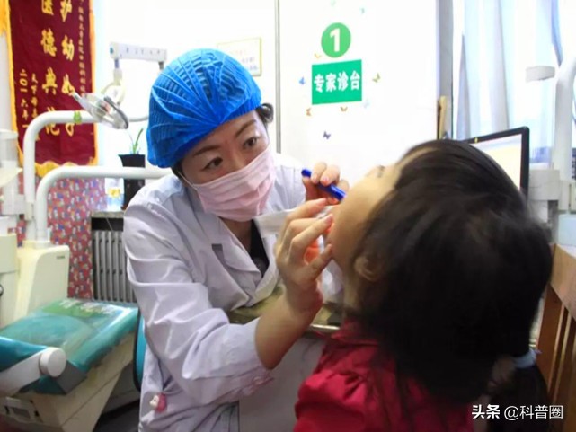 干燥剂爆炸小孩眼睛咋处理,干燥剂遇水爆炸导致小孩眼球溶解