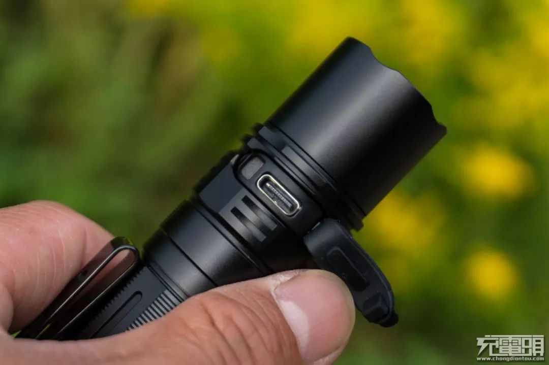 fenix菲尼克斯pd36r强光手电测评,fenixpd36rv2.0战术手电筒