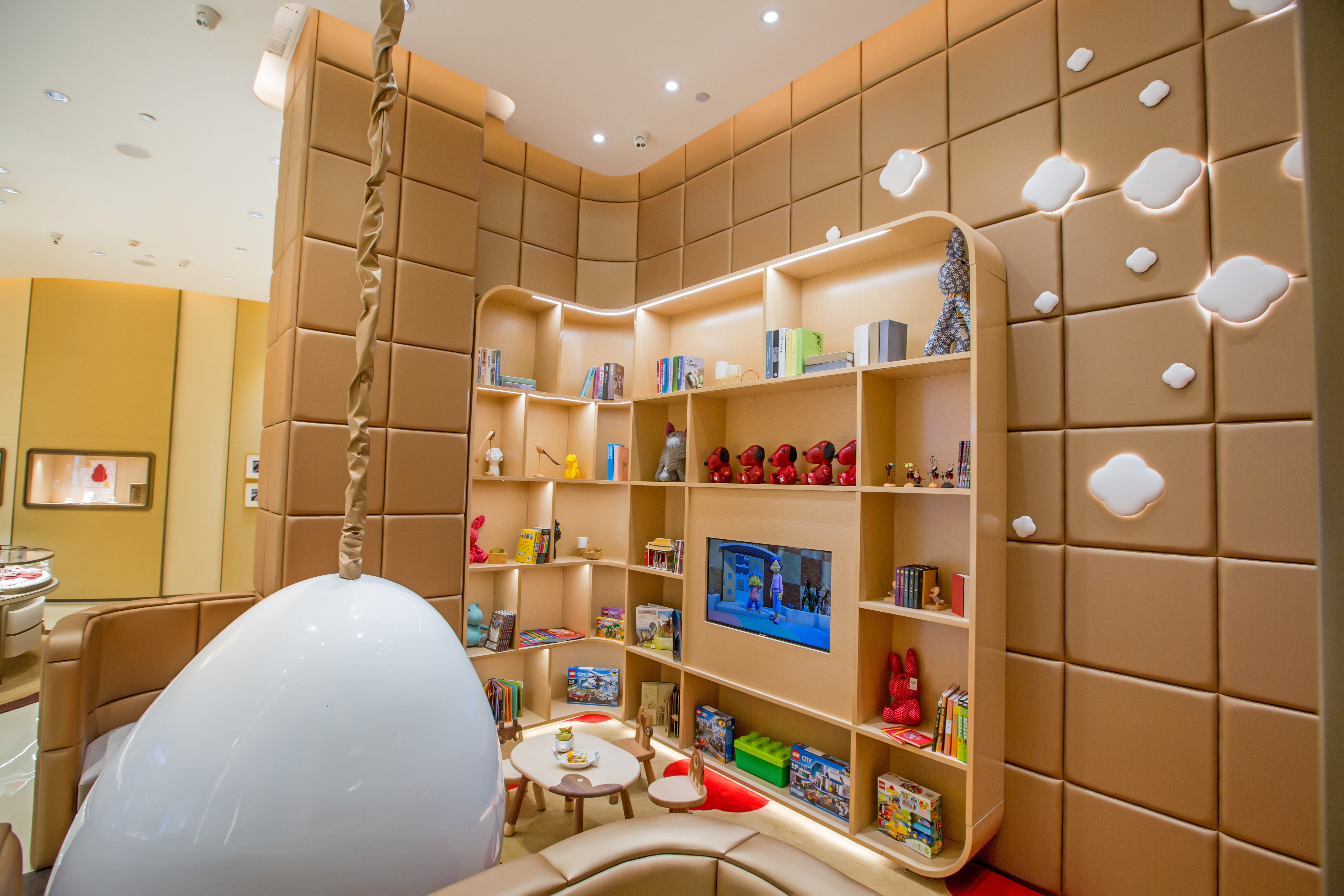 绽放极致东方美学，开启“沉浸式”珠宝美学新体验