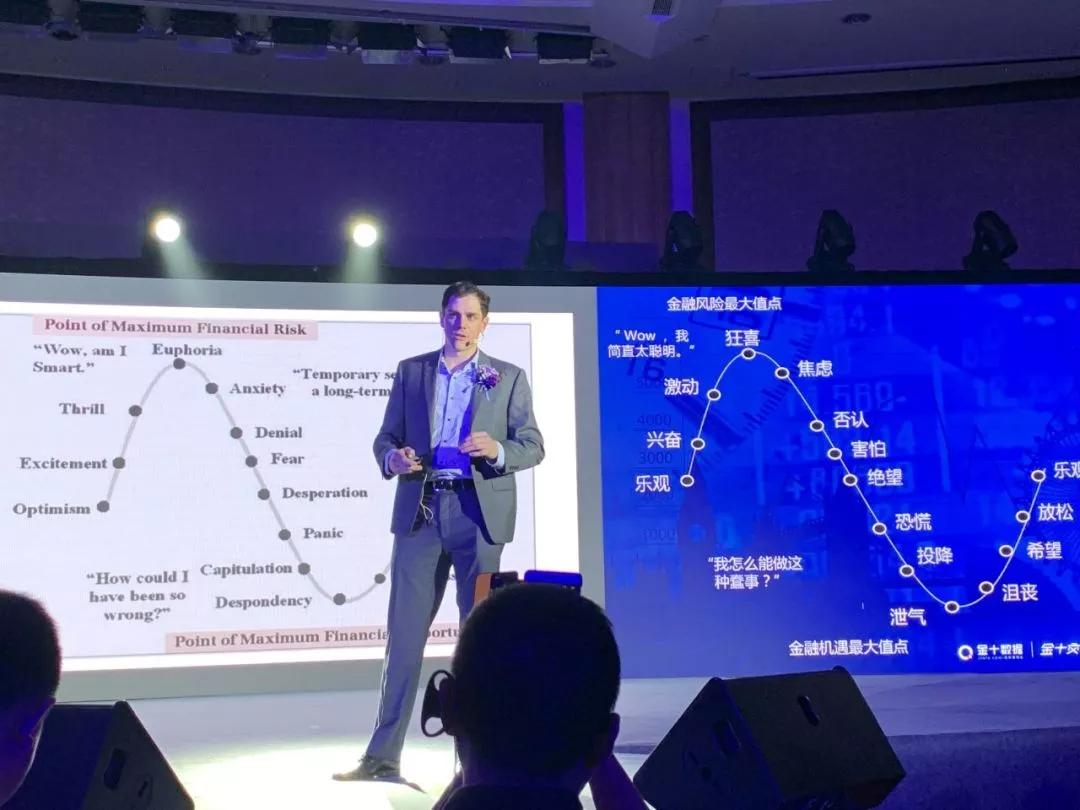 金十成功举办交易员“对话”论坛，寒哥带实盘兄弟蒸海鲜线下做单