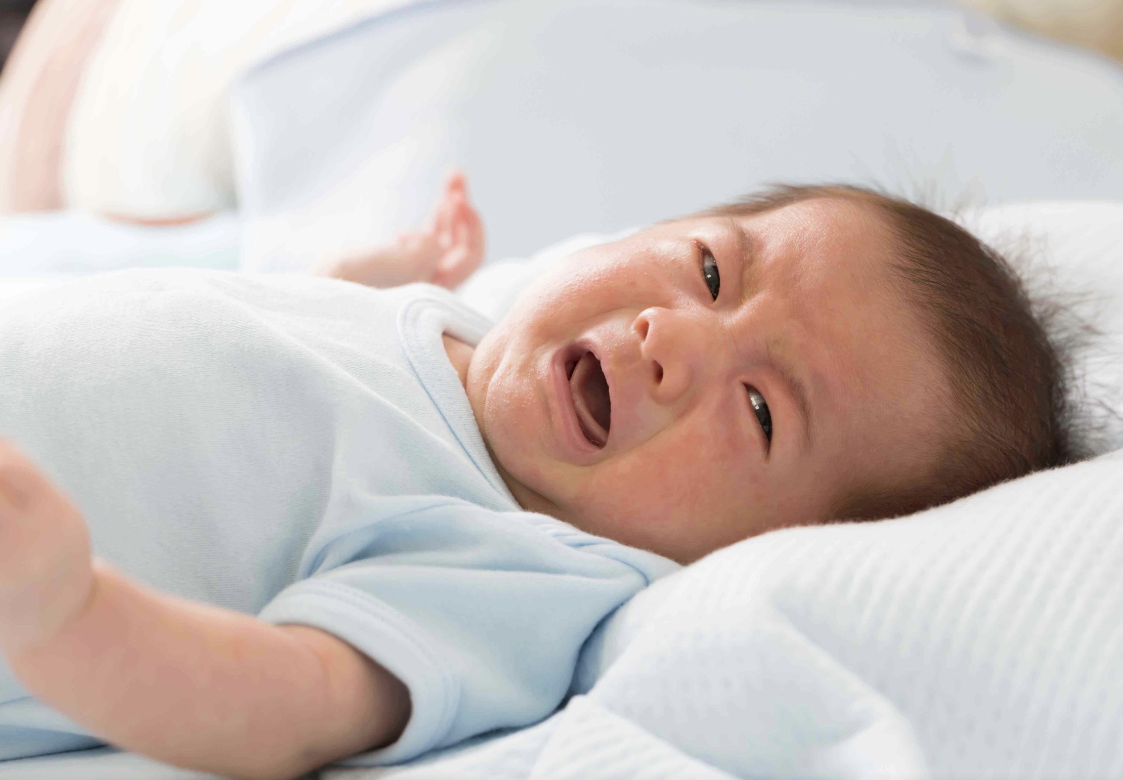 宝宝误拿502胶水滴眼睛怎么办,宝宝误把502滴进眼睛