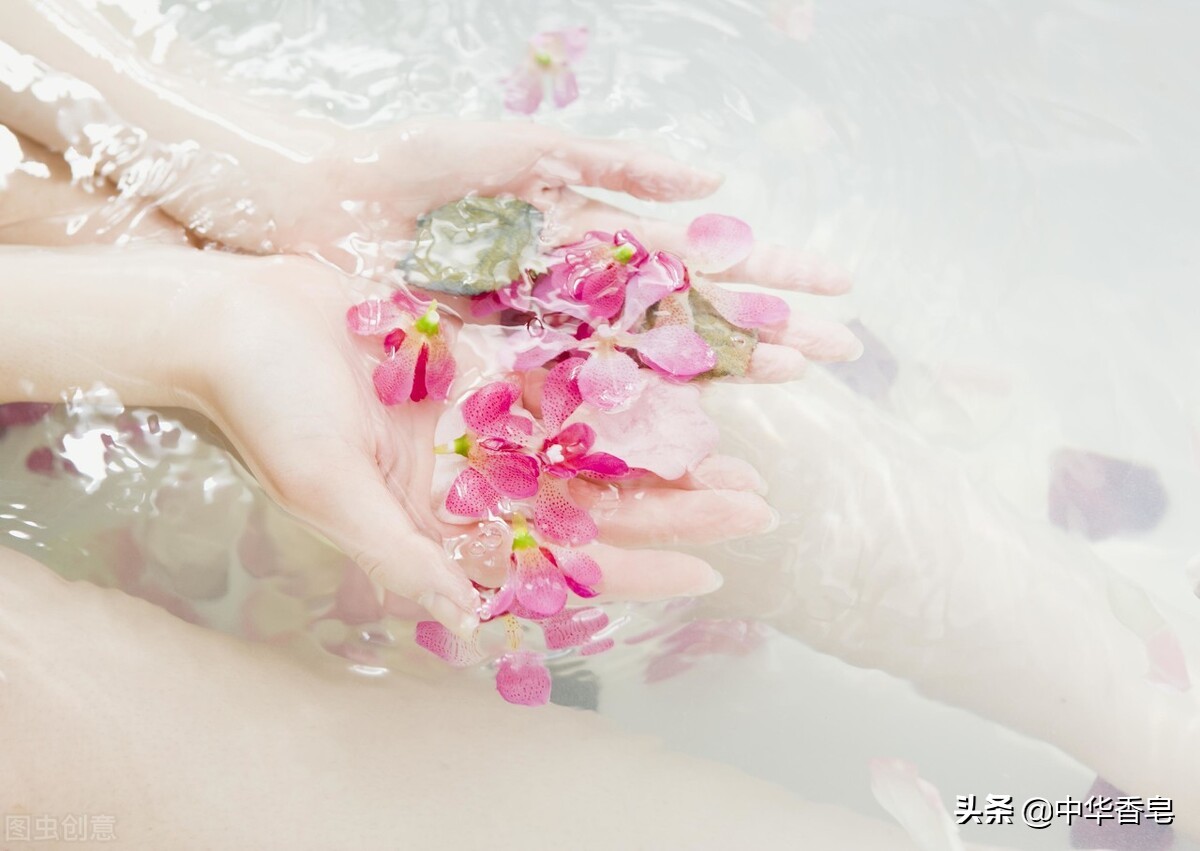 万福金安皂，在清透雪天里，精油香似满天繁星，悠闲地流洒下来