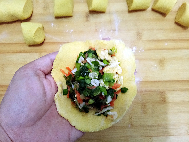 小白菜鸡蛋馅玉米面菜团子的做法,小白菜馅玉米面菜团子的家常做法