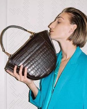 初春必买的几款包包简直美哭啦,初春最实用包包品牌