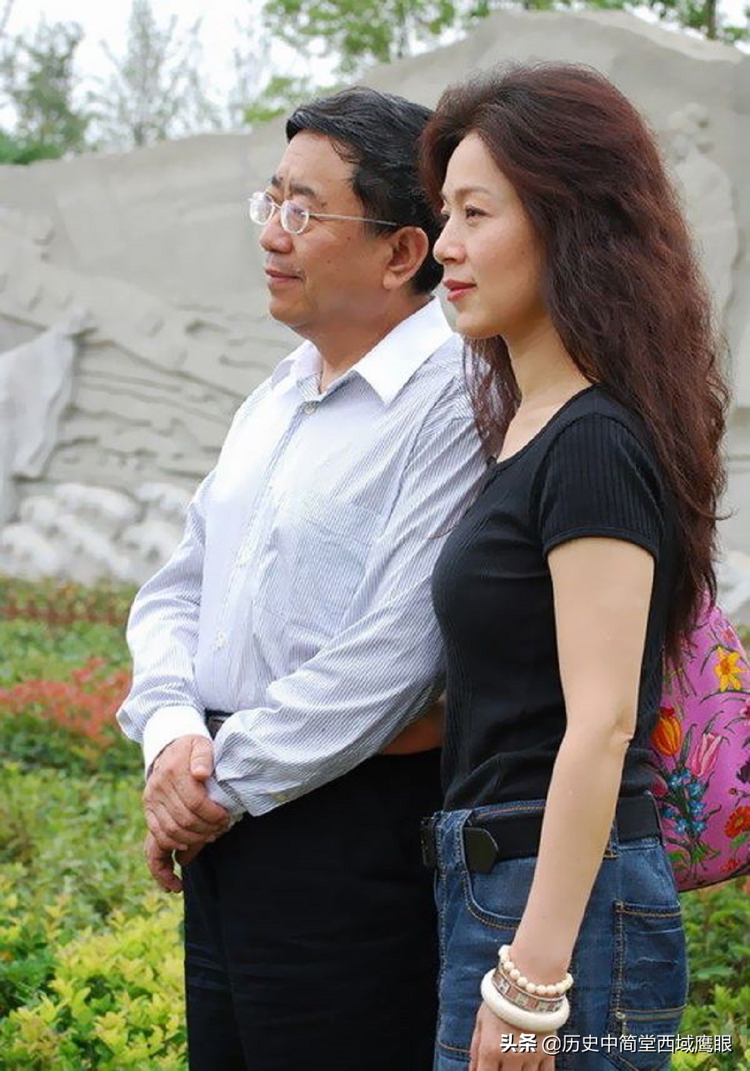 贾平凹余秋雨,余秋雨在其散文中提到了贬官文化