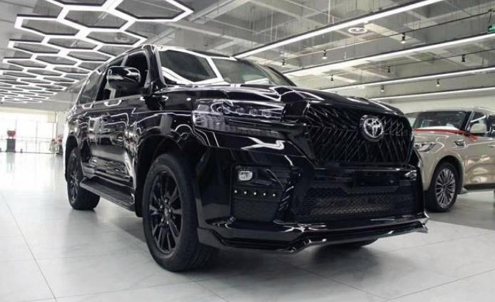 兰德酷路泽出“黑豹”！近5.2m外观凶狠，扭矩529N.m，越野稳如牛