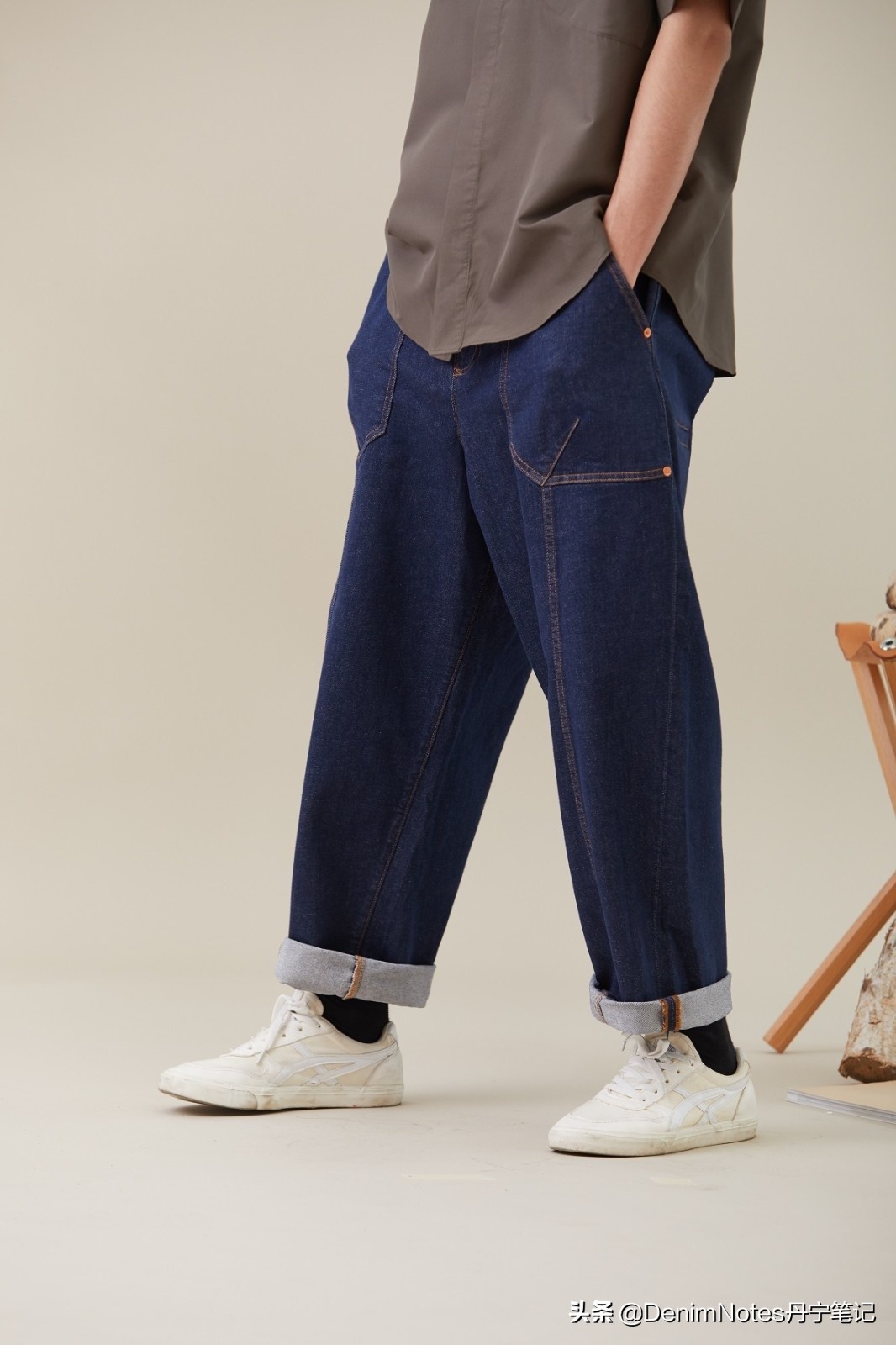 牛仔裤掉色怎么都洗不干净,褪色牛仔裤怎么才能不掉色