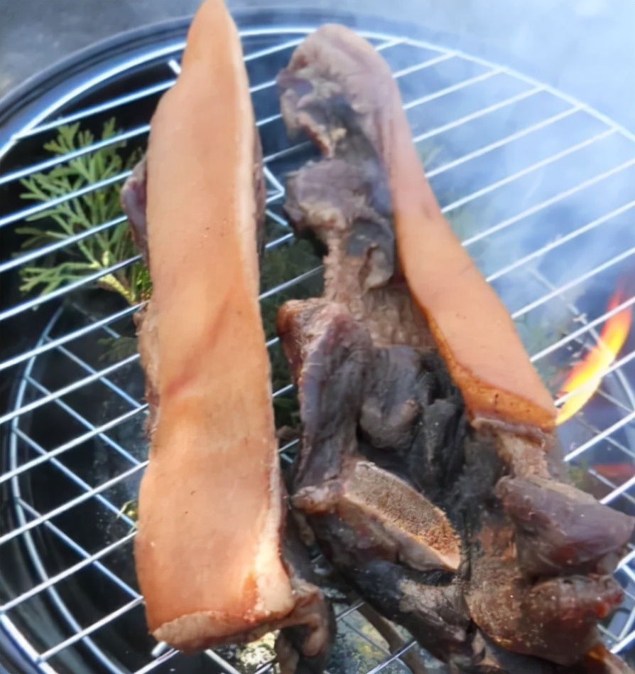 农村侧柏枝洗头,侧柏树被火烧