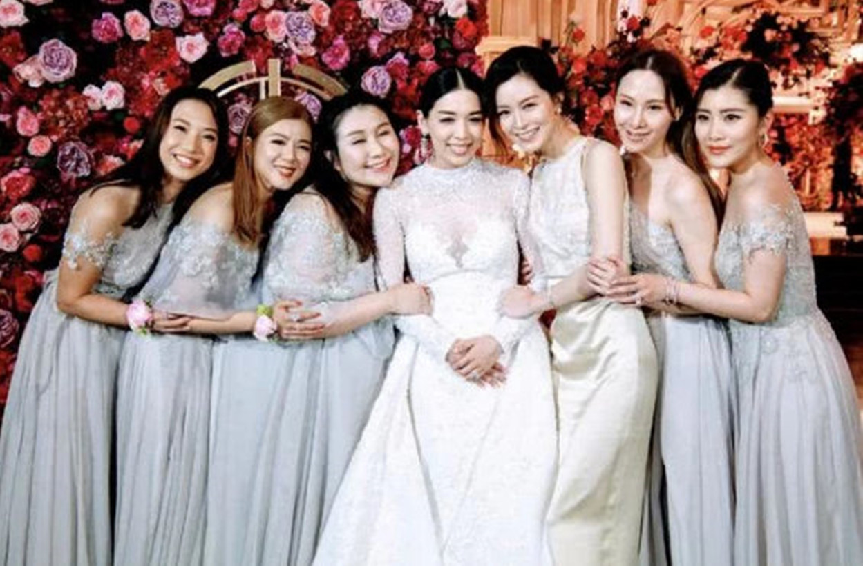 何超盈伴娘,何超盈婚礼裙