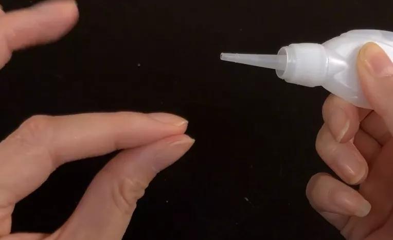 502胶水如何快速弄掉,502胶水把手黏住干了最快的办法