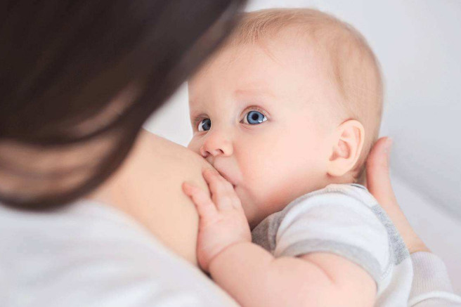 哺乳期乳房被娃咬烂了怎么处理,吃母乳乳房大小不一怎么办