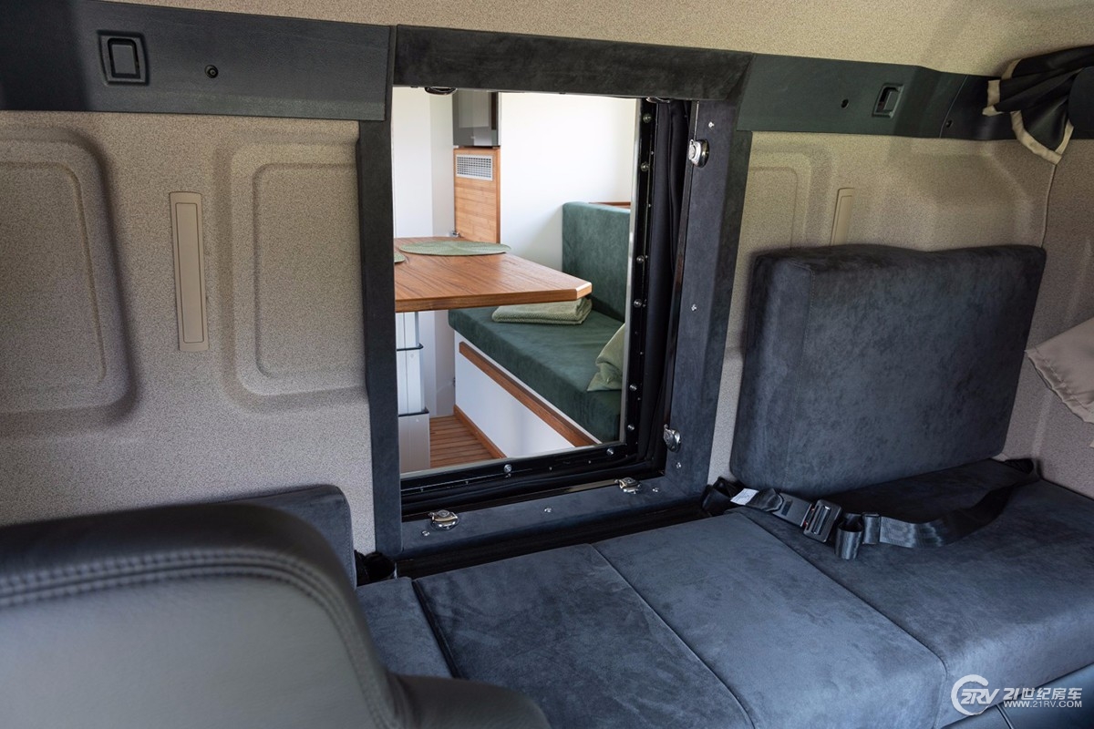 欧美顶级越野房车售价上千万,进口5米长2米高顶级越野房车