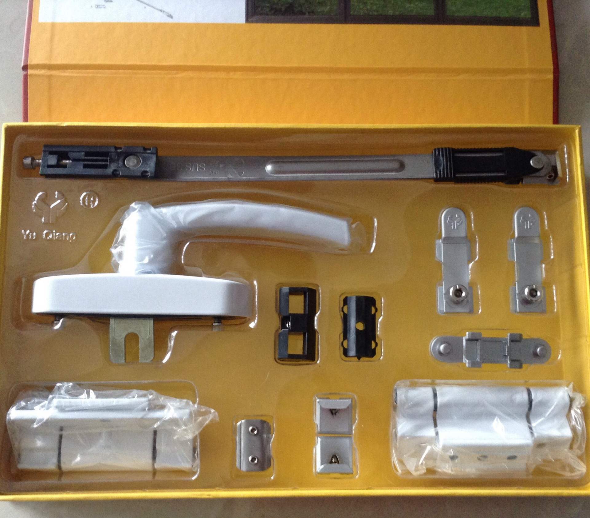 阳台断桥铝门窗什么颜色好看,阳台门窗断桥铝厚度多少最合适