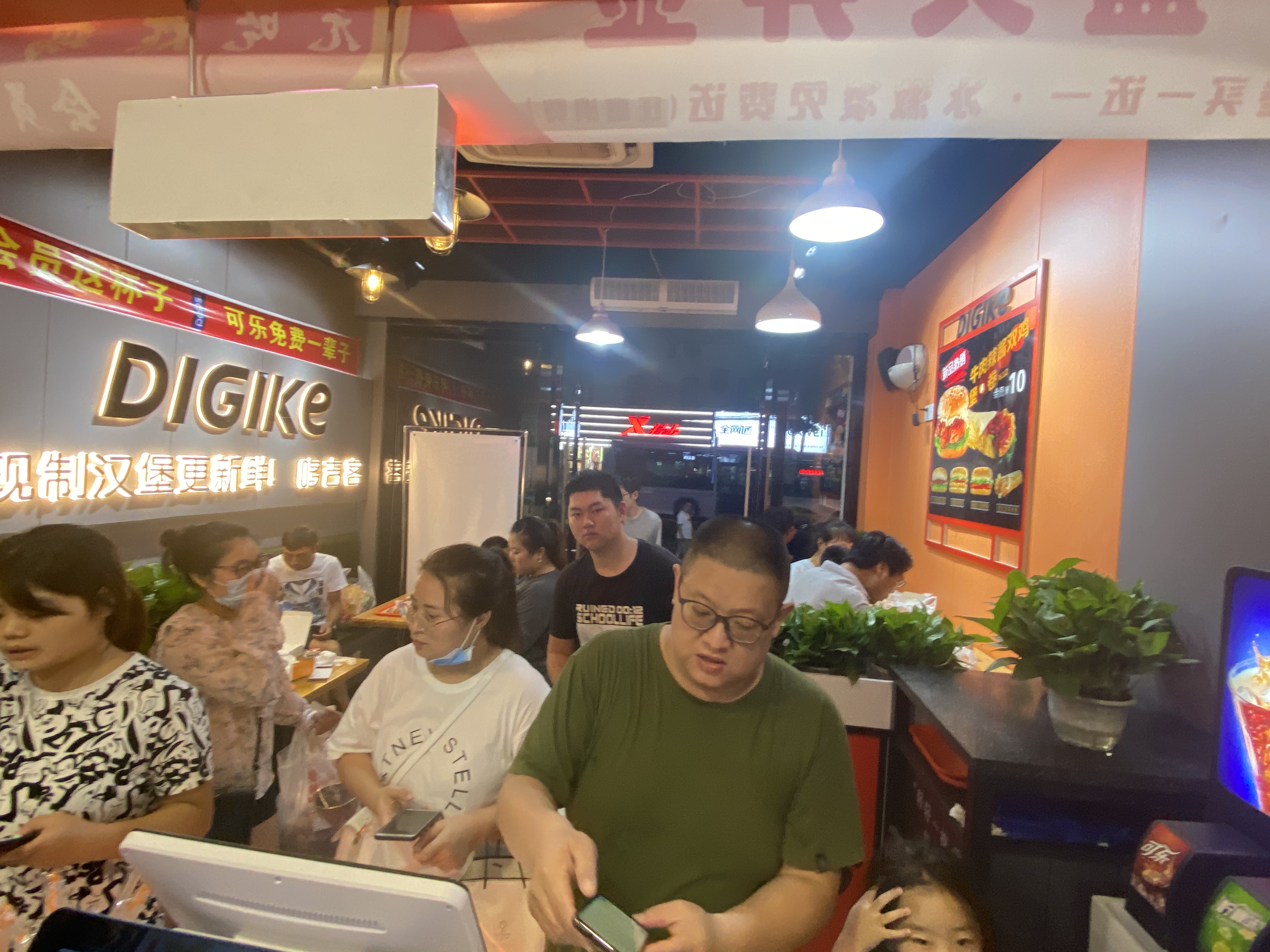 哆吉客光明路汉堡店,汉堡店淡季销售的思路和方法