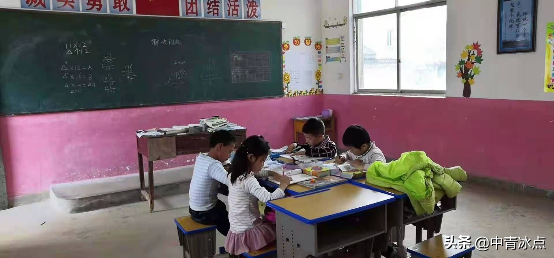 江西鄱阳一乡村教师，放暑假就打工，去过杭州、深圳、厦门，当过服务员、电话销售、网约车司机