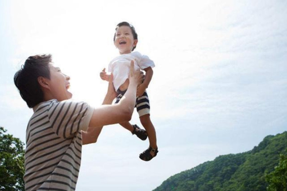 宝宝喜欢玩的“举高高”危害有三不容小觑，你别被蒙在鼓里不知道