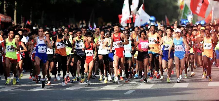 兰马跑团周末常规跑进行中,周日跑个半马说说