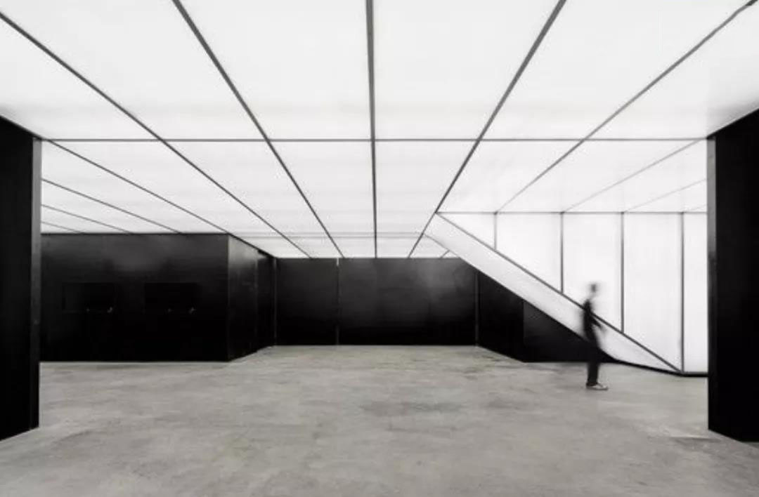 苹果店透光石材工艺,苹果店装修用的什么玻璃