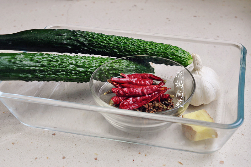 简单蓑衣黄瓜制作教程,不用刀的凉拌黄瓜