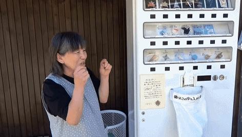 日本产自动无人售货机,日本自动贩卖机卖吃的
