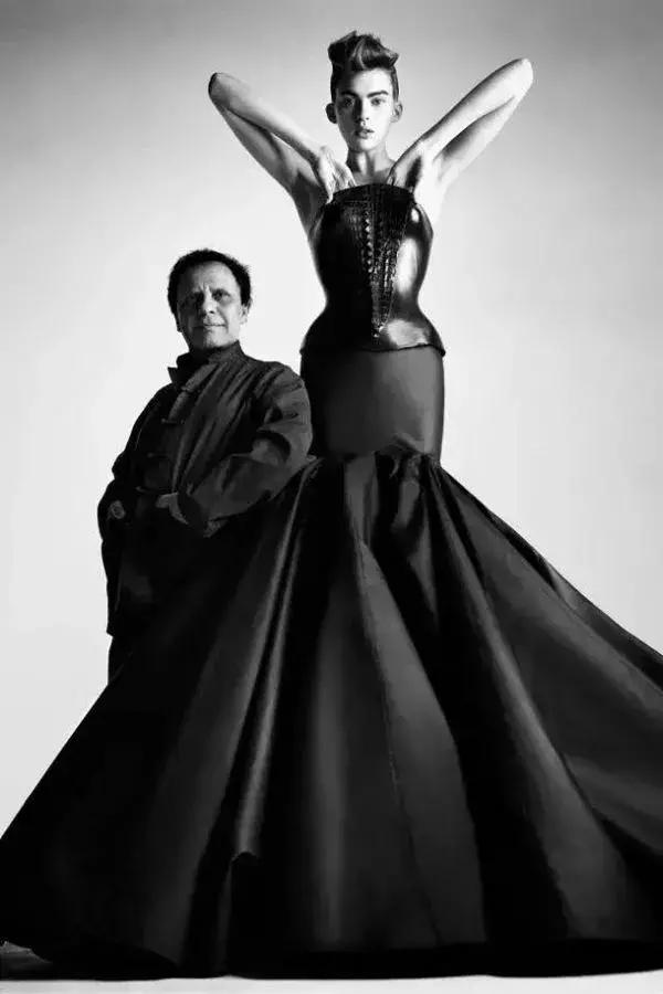 整个时尚圈都在悼念的时装设计师“紧身衣之王”AzzedineAlaïa